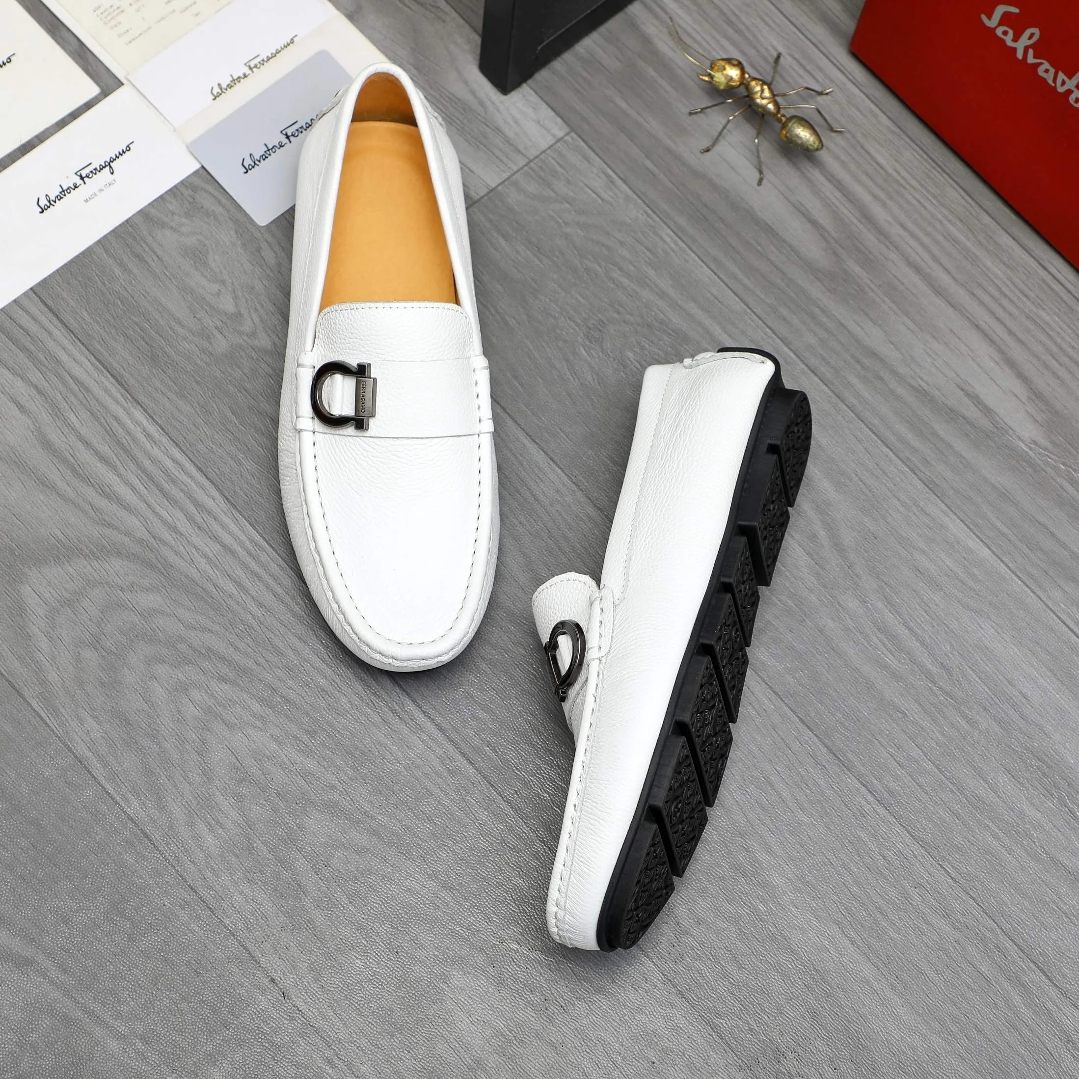 Men's shoes 💰p380 Product trademark: Ferragamo " Ferragamo ] Casual slip-on men's shoes Regular size: 38-45 Product material: Selected pebbled cowhide upper, pigskin lining, rubber outsole